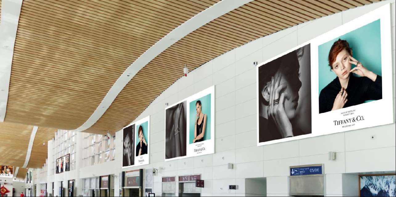 西藏林芝机场出发大厅墙体灯箱广告