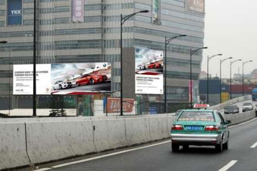 广州机场高速三元里收费站旁龙头市场大楼墙面广告媒体